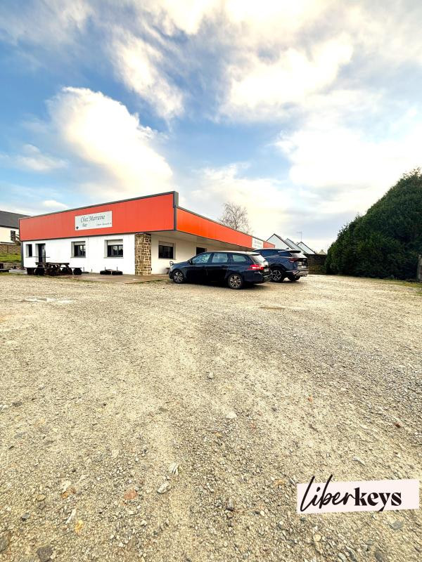 Aux portes de Vannes – Bâtiment Commercial récent divisible 470 m²