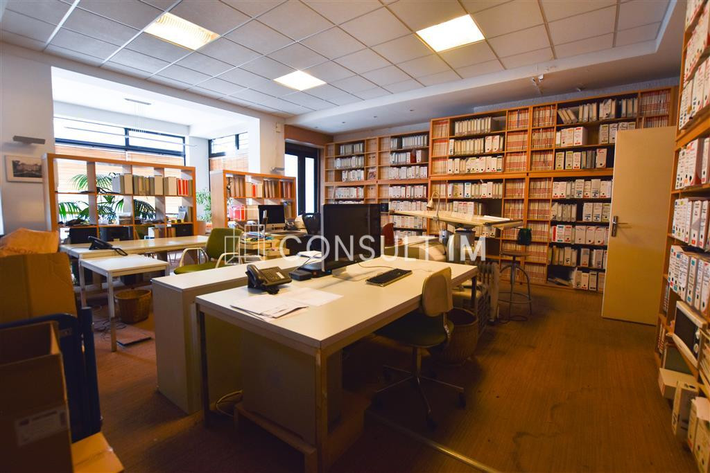 Boutique à vendre avec une belle hauteur sous plafond