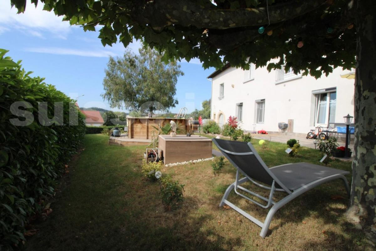 Immeuble - 370.69 m2 - 4 appartements - terrain d'environ 25 ares constructibles
