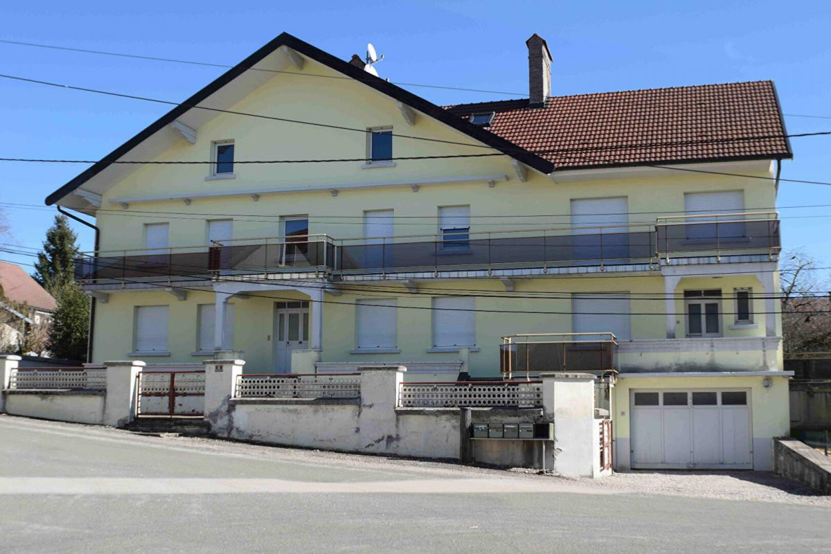 IMMEUBLE DE 4 APPARTEMENTS ET UN PLATEAU 436000 EUROS
