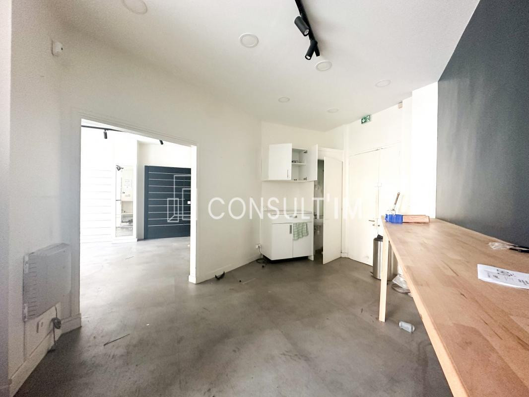 Boutique en location pure avec un très beau linéaire de vitrine