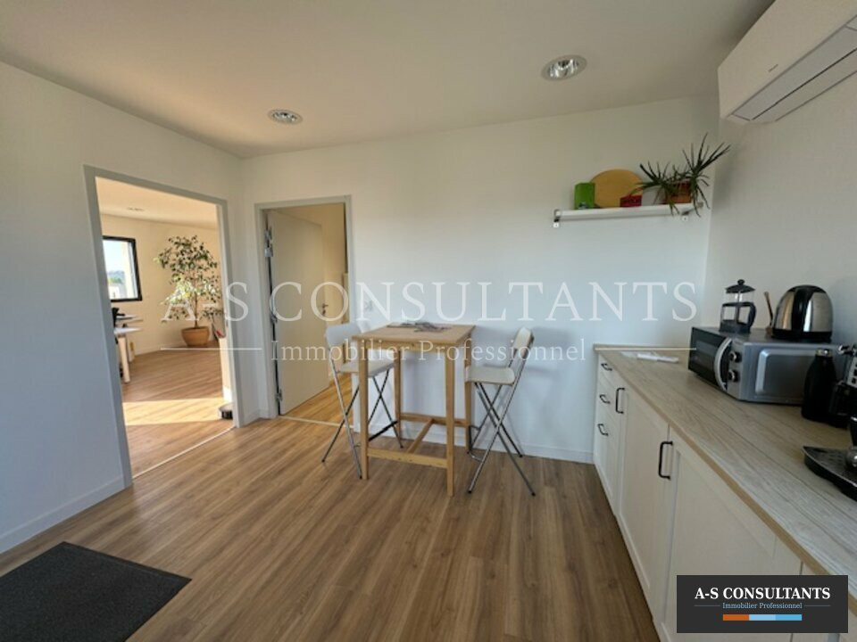 BUREAUX/ LOCAL COMMERCIAL A VENDRE