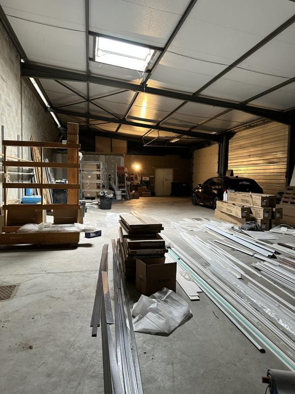 EXCLUSIVITÉ - BÂTIMENT ARTISANAL/COMMERCIAL 304 m²