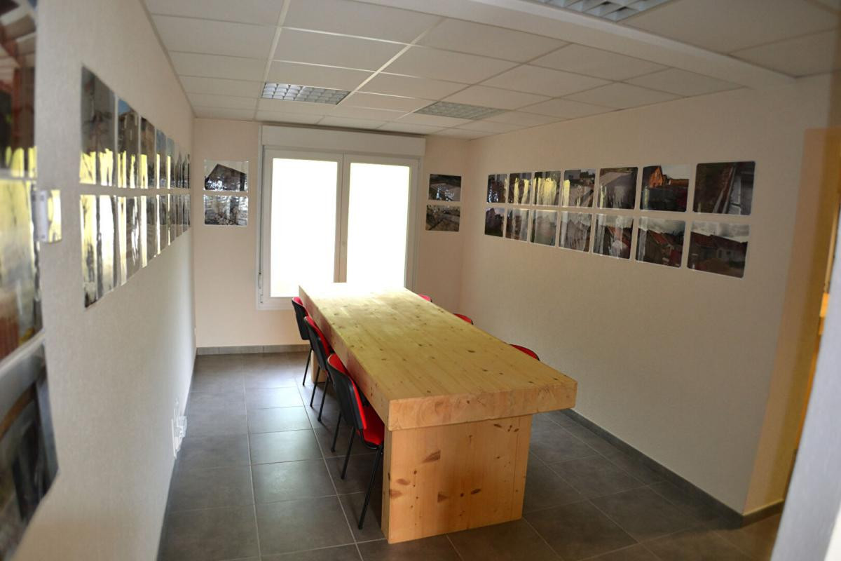 Immeuble composé de 2 locaux commerciaux proche Centre-Ville
