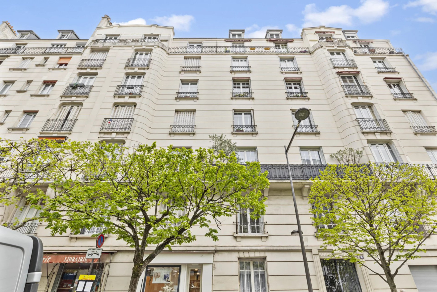 Mairie de Vincennes. Charmant local professionnel à louer de 49 m2 au 2ème étage