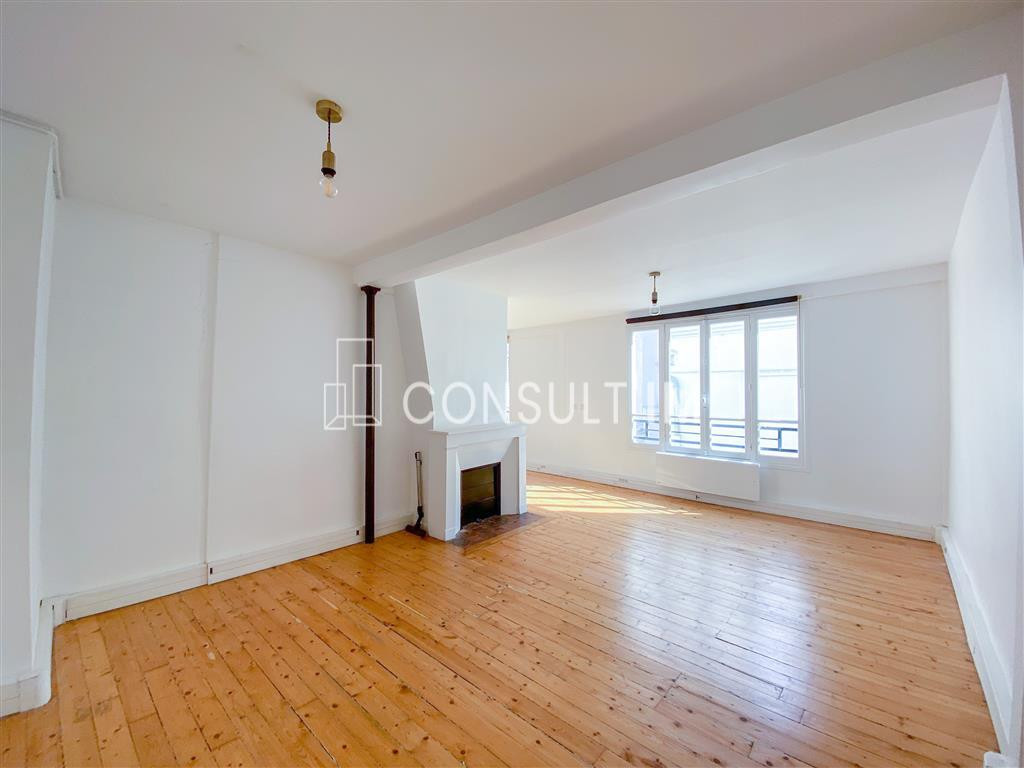 Bureaux très lumineux en parfait état en duplex sur charmante cour pavée