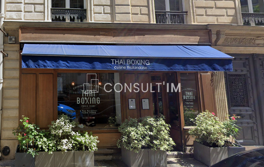 A proximité immédiate de la place de la Madeleine, boutique de 20 m² à louer