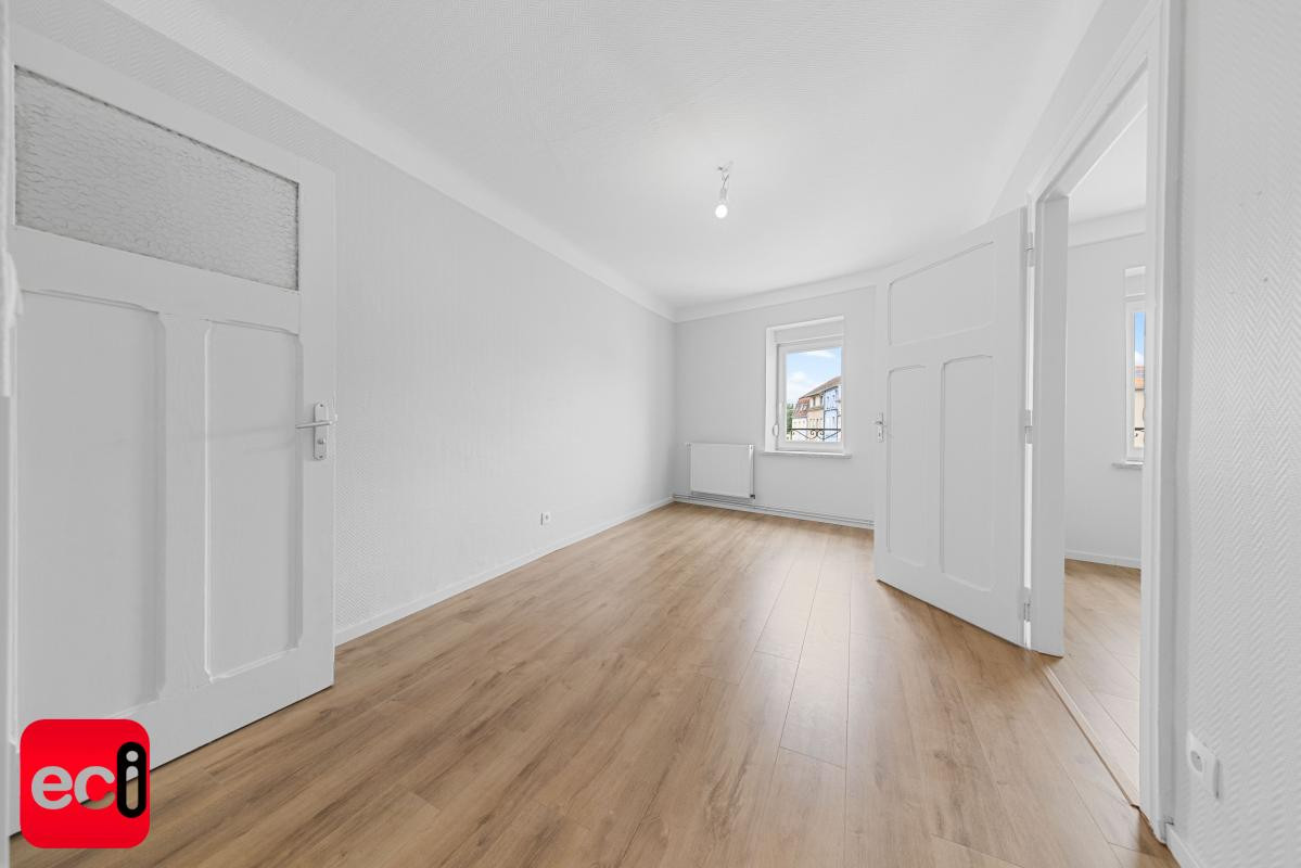 INVESTISSEUR : Lot de 5 logement + double gge, cour et cave