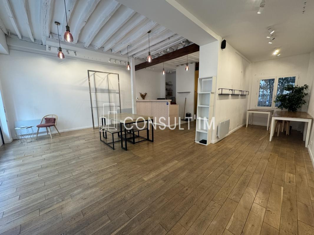 Nous vous proposons une belle boutique de 60 m² de plain-pied très lumineuse