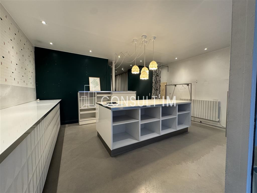 Consult 'Im vous propose une belle boutique de 40m² dans un environnement commerçant