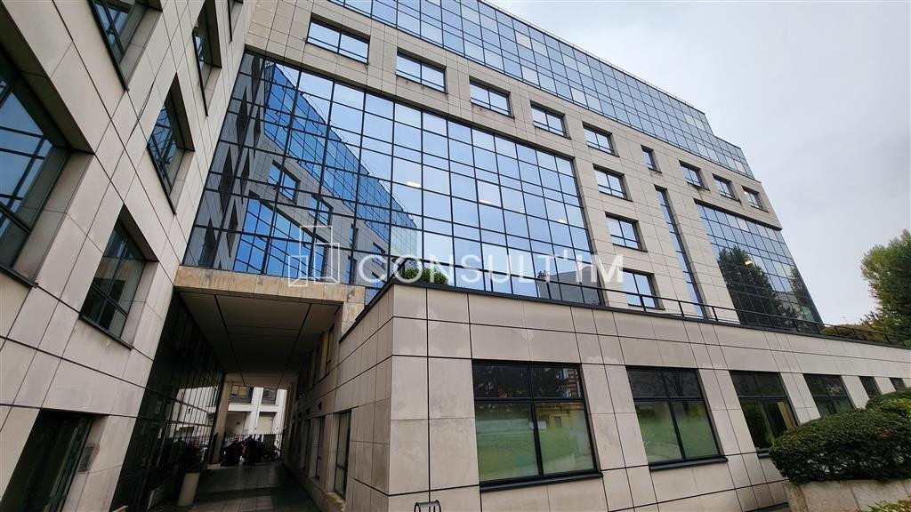 Au pied du métro Marcel Sembat surface de bureau de 547m²