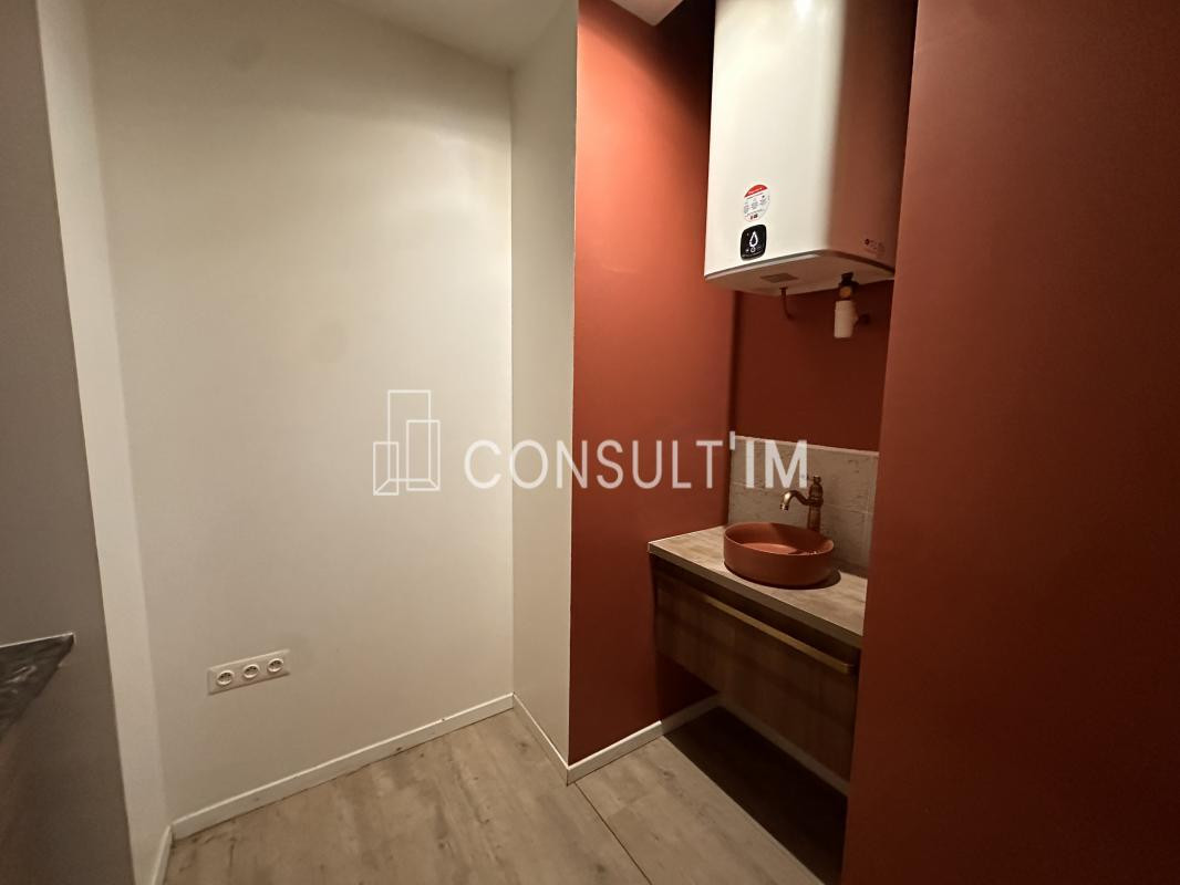 Rue de la Pompe, une boutique en location pure disponible immédiatement !