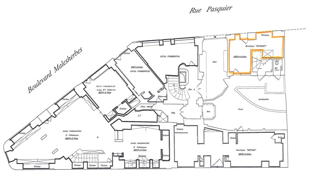 A proximité immédiate de la place de la Madeleine, boutique de 20 m² à louer