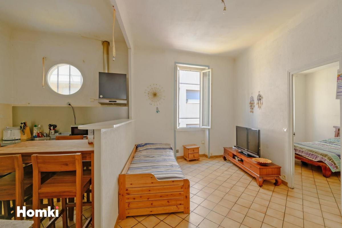 Belle opportunité Immeuble de rapport 4 Lots 202m² centre-ville de Nîmes place Severine excellente r