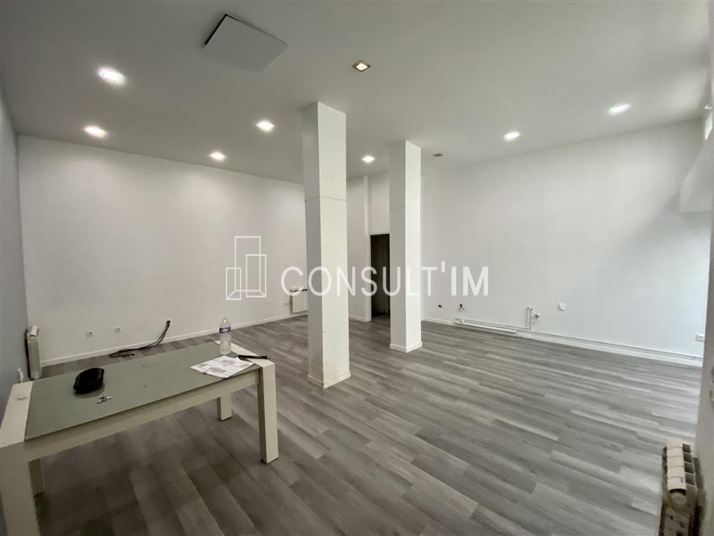 Dans le quartier Daguerre, à louer une surface bureaux accessible via un passage au calme