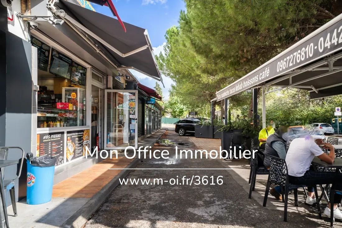 Référence : 3616-NAM - Murs Commerciaux loué avenue Gaston Berger