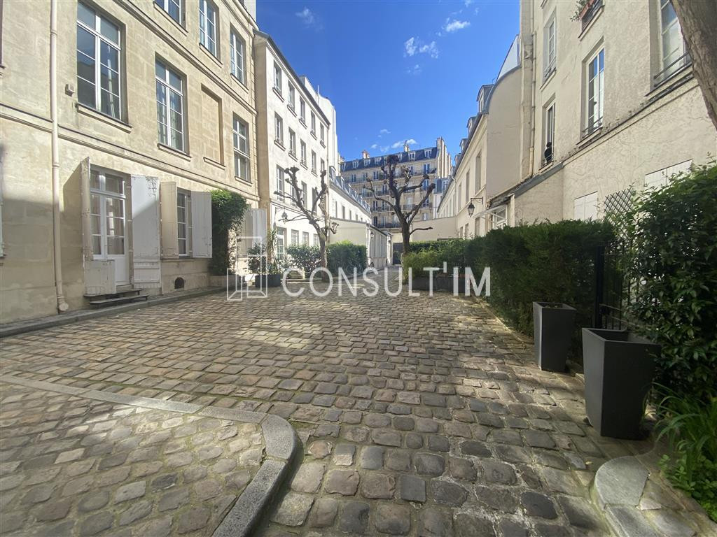 MARAIS / BUREAUX REFAIT A NEUF