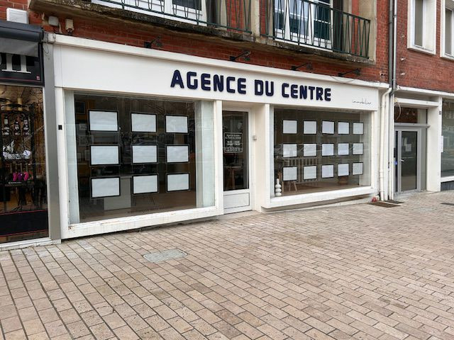LISIEUX centre-ville, local commercial d'env. 60 m² avec belle vitrine