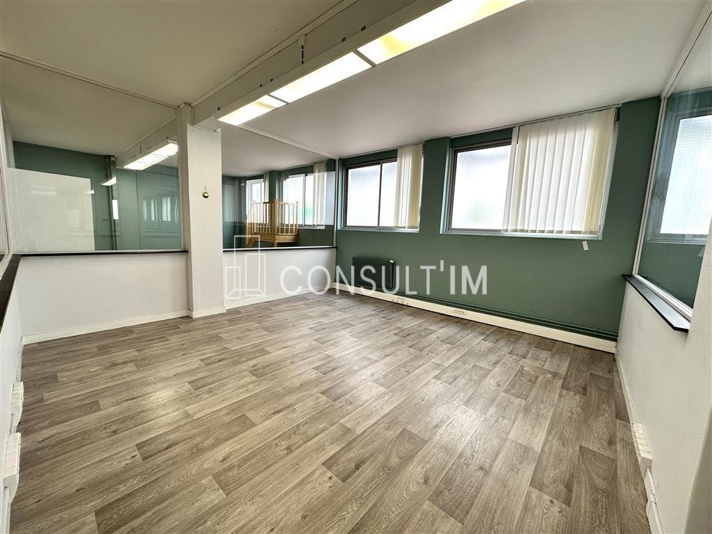 A louer bureaux atypique avec belle hauteur sous plafond