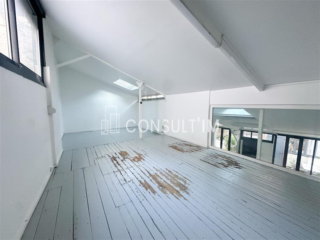 Bureaux très lumineux dans charmant passage privé