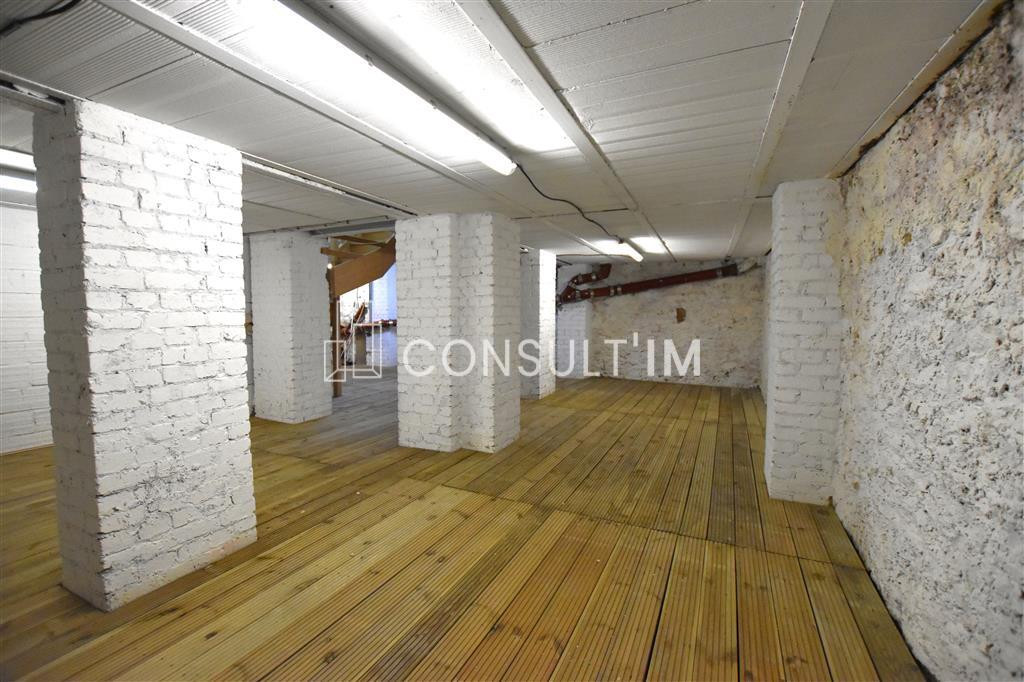 Boutique à louer à Clichy avec un beau linéaire de vitrine