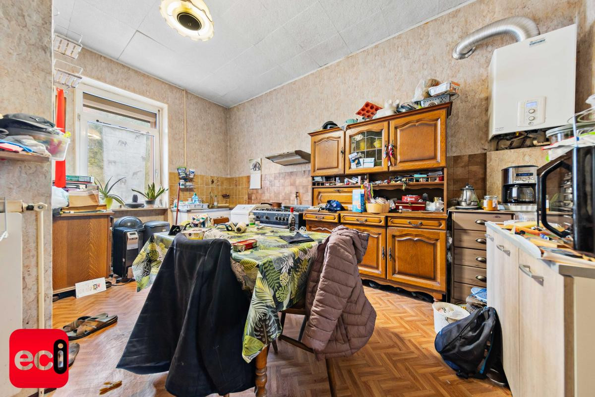 ALGRANGE : Immeuble 225m² à rénover + 3 garage