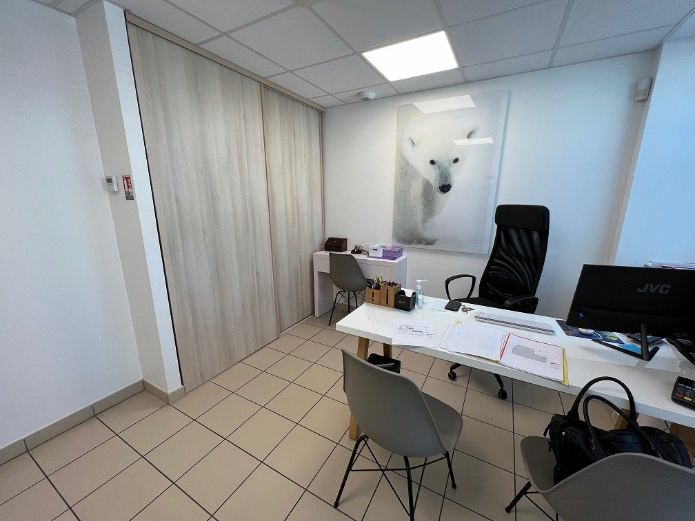 Local d'activité 97m2 avec 3 bureaux idéal profession indépendante