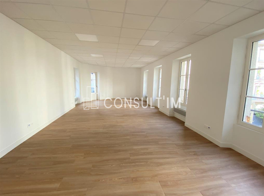 Bureaux en très bon état sur cour proche quai de seine