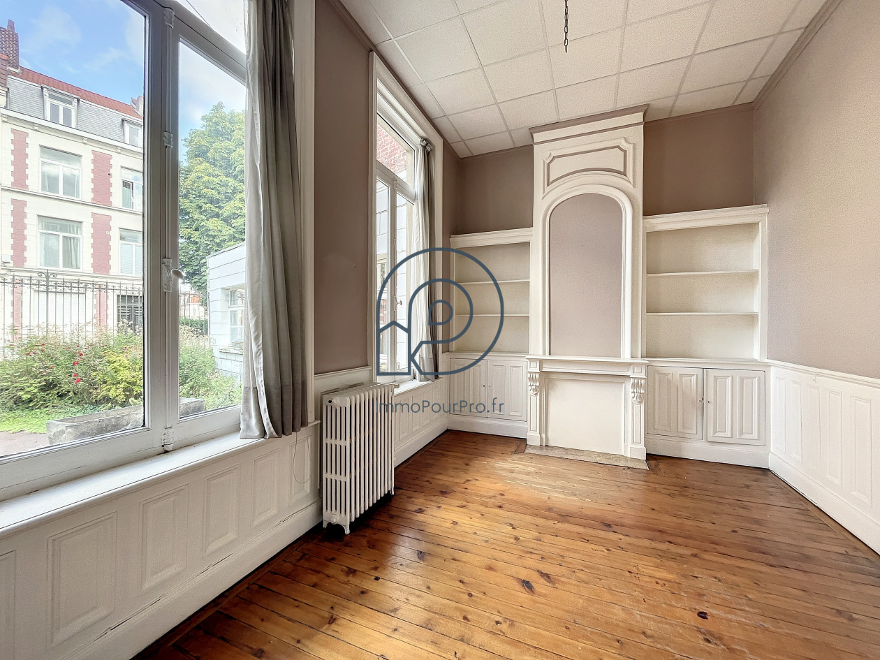 Rdc pour profession libérale : 2 lots de 136 m2 et 163 m2