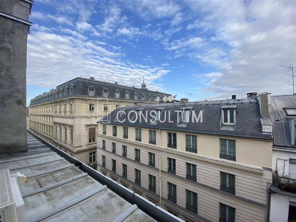Métro concorde, à louer surface de bureaux lumineuse