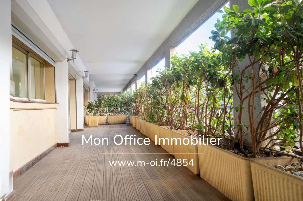 Référence : 4854-CLA. - Local Professionnel 3 pièces avec terrasse