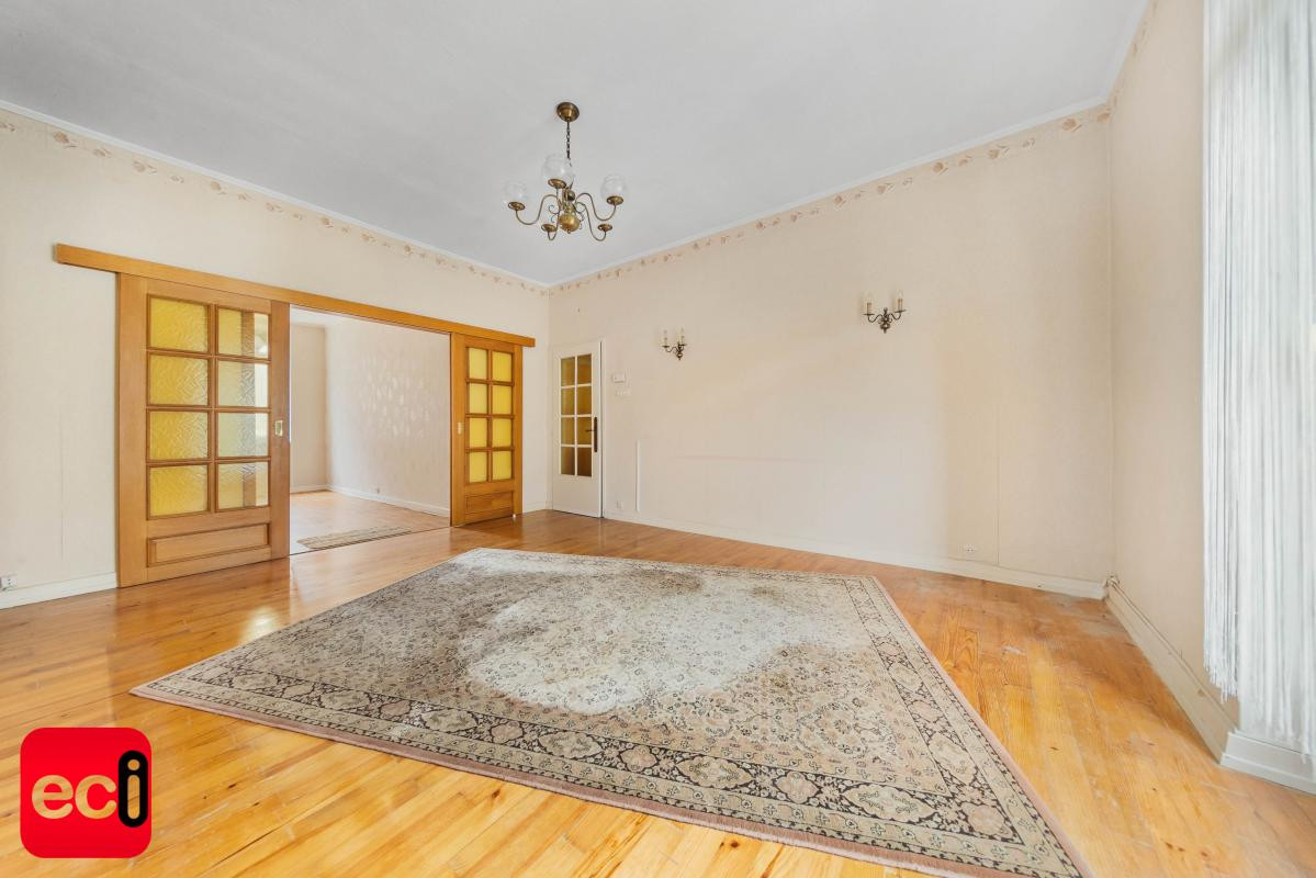 ALGRANGE : Immeuble 225m² à rénover + 3 garage