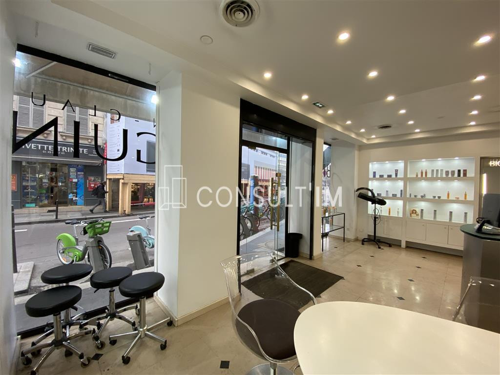 Saint Lazare, à louer une boutique de 98 m² de plain pied