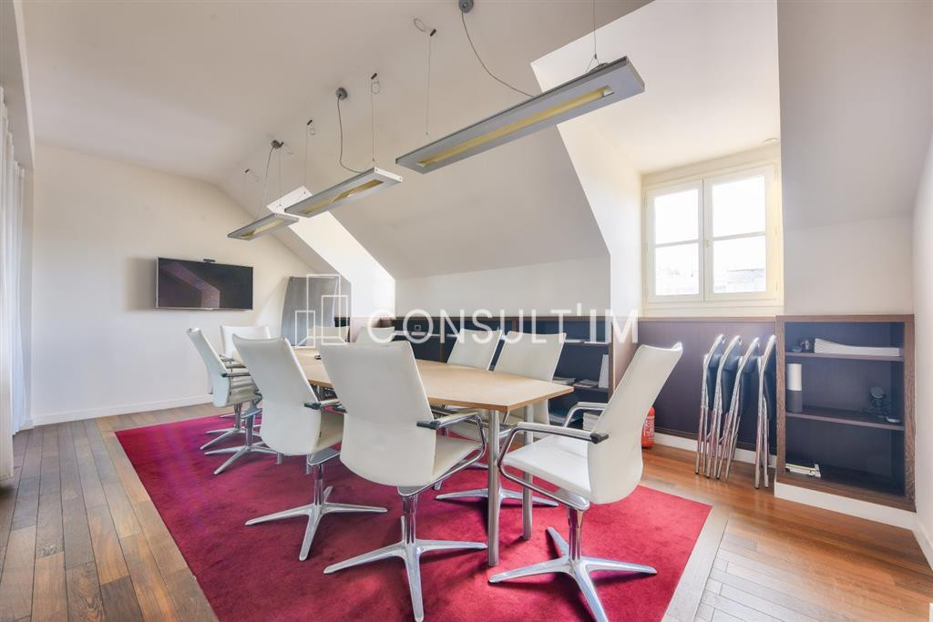 Rue Royale, bureaux climatisés en bon état