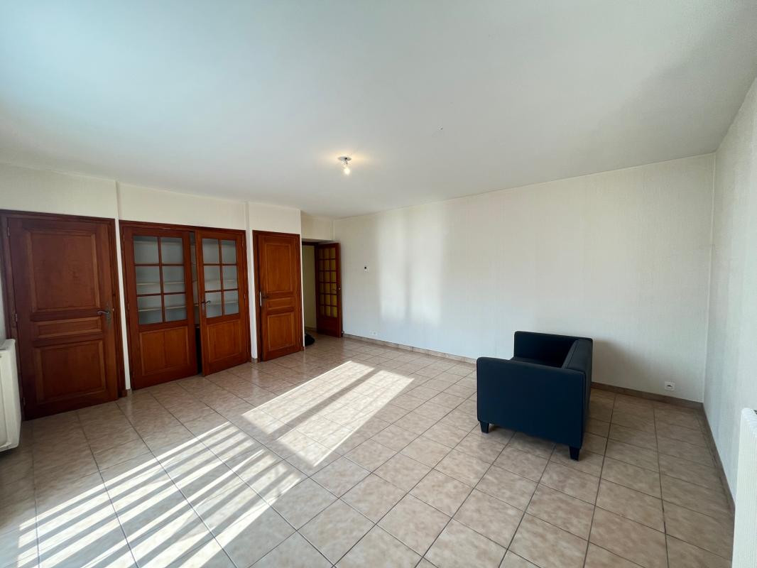 Immeuble de rapport 124m2 avec 2 appartements, GARAGE et CAVE