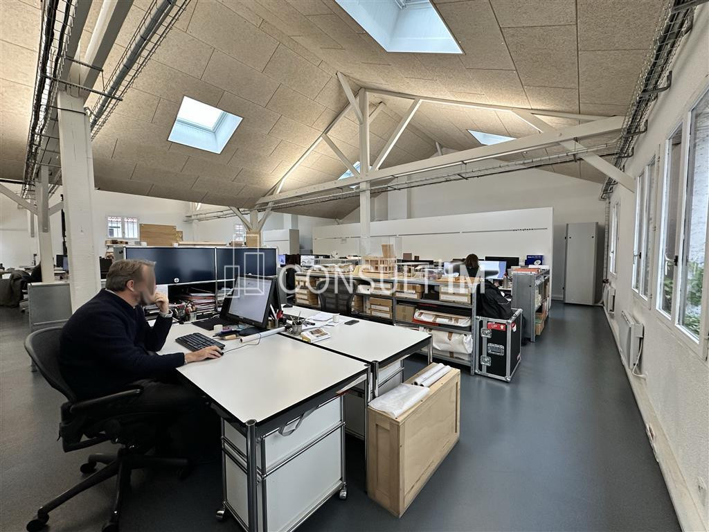 Bureaux dans un bel immeuble pierre et brique