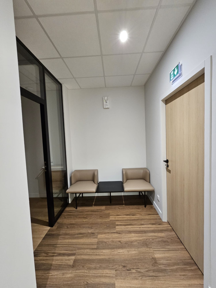 A LOUER – LOCATION  DE BUREAUX AMÉNAGÉS JUSQU'À 300 m² (divisibles à partir de 12 m²)