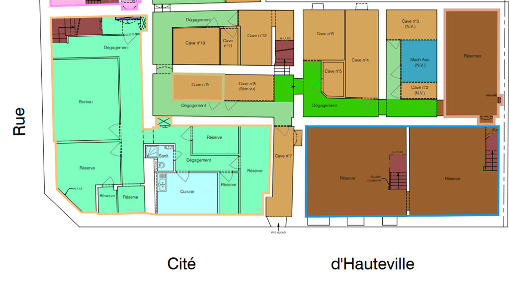 A l'angle de la rue d'Hauteville, locaux commerciaux à louer