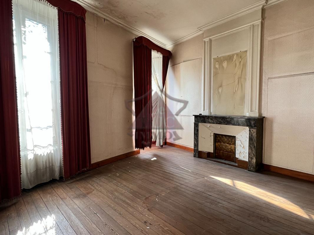 IMMEUBLE EXCEPTIONNEL AVEC TRAVAUX DE RENOVATION