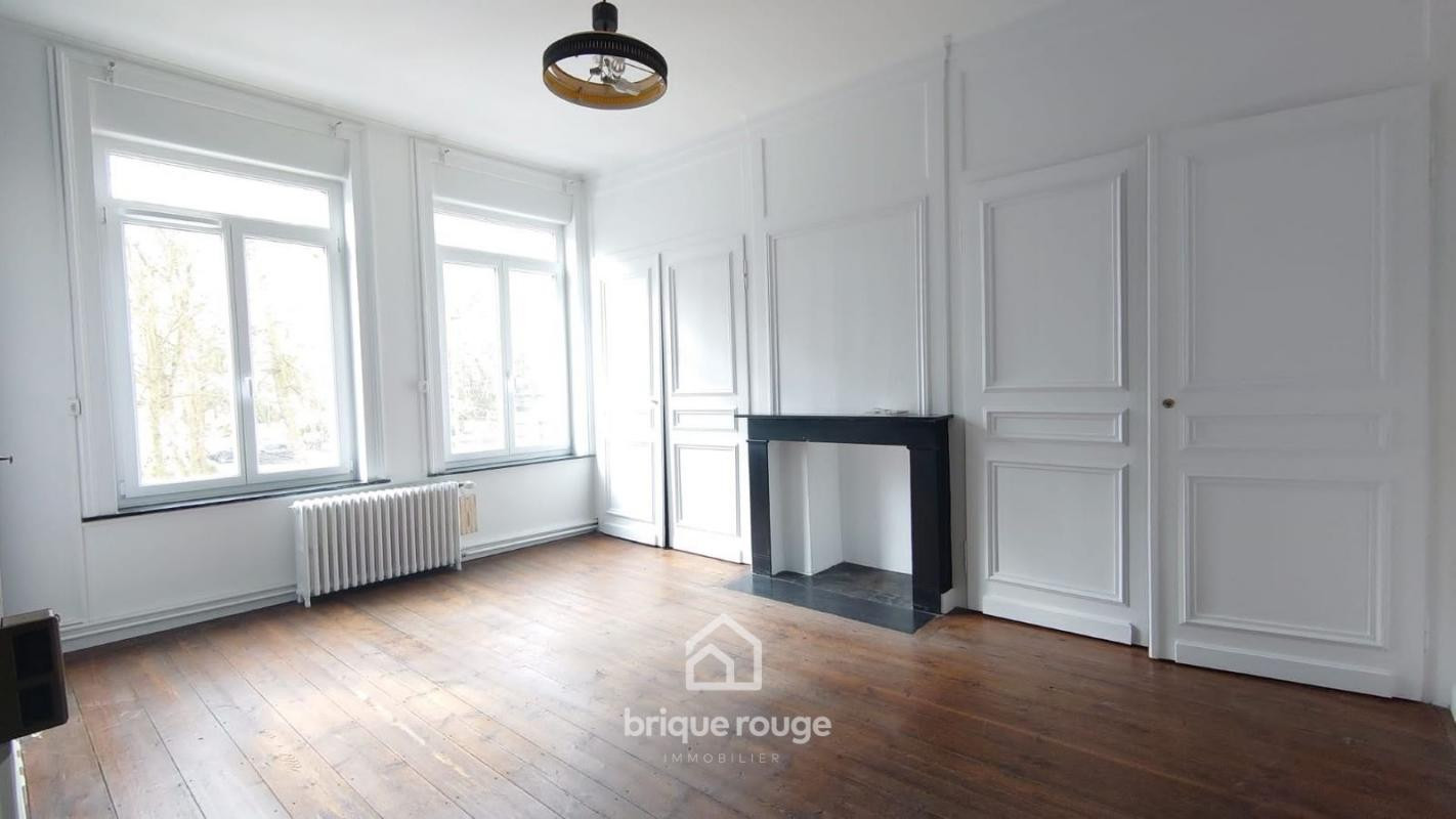 BEL IMMEUBLE DE RAPPORT MIXTE (bureaux et appartement T2 )