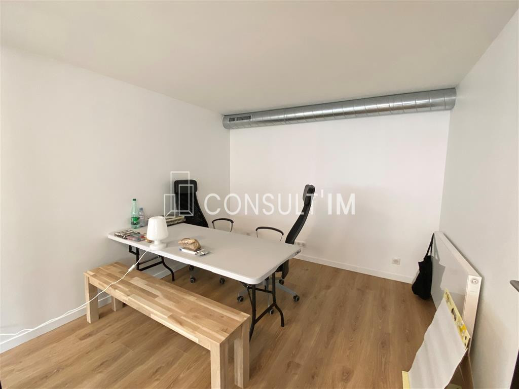 Proche de la Place Gambetta, des bureaux à louer de 165m² en open space et salles de réunion
