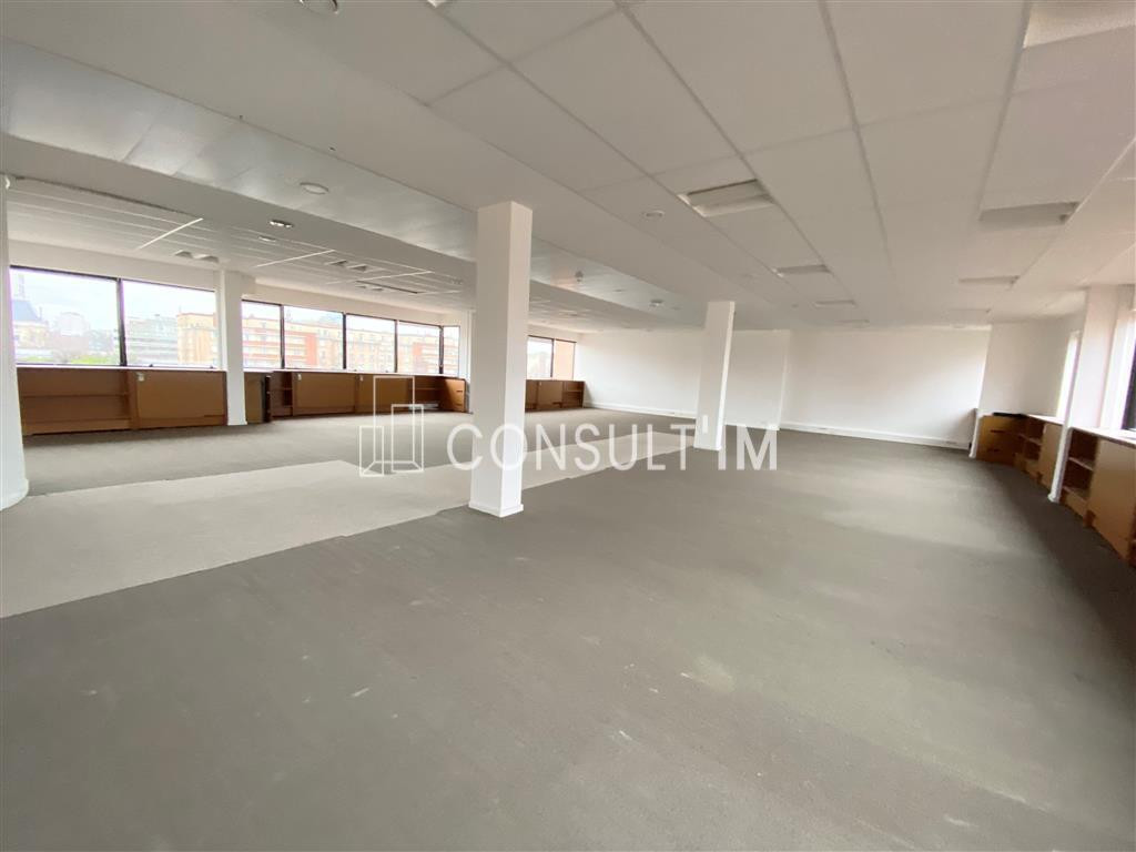 A 5 min du métro Métro Marie d'Ivry, bureaux avec 2 terrasses privatives