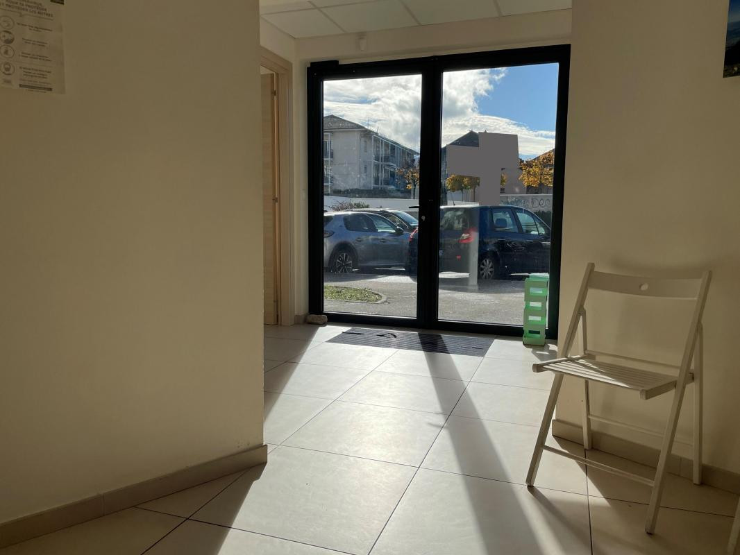 Vente - Local professionnel - 71 m² - 349 000 € - CRAN-GEVRIER