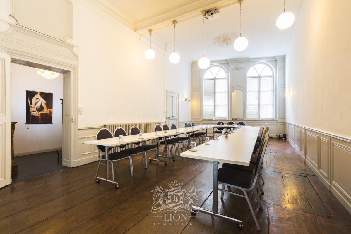 Immeuble mixte avec 3 lots cadastrés