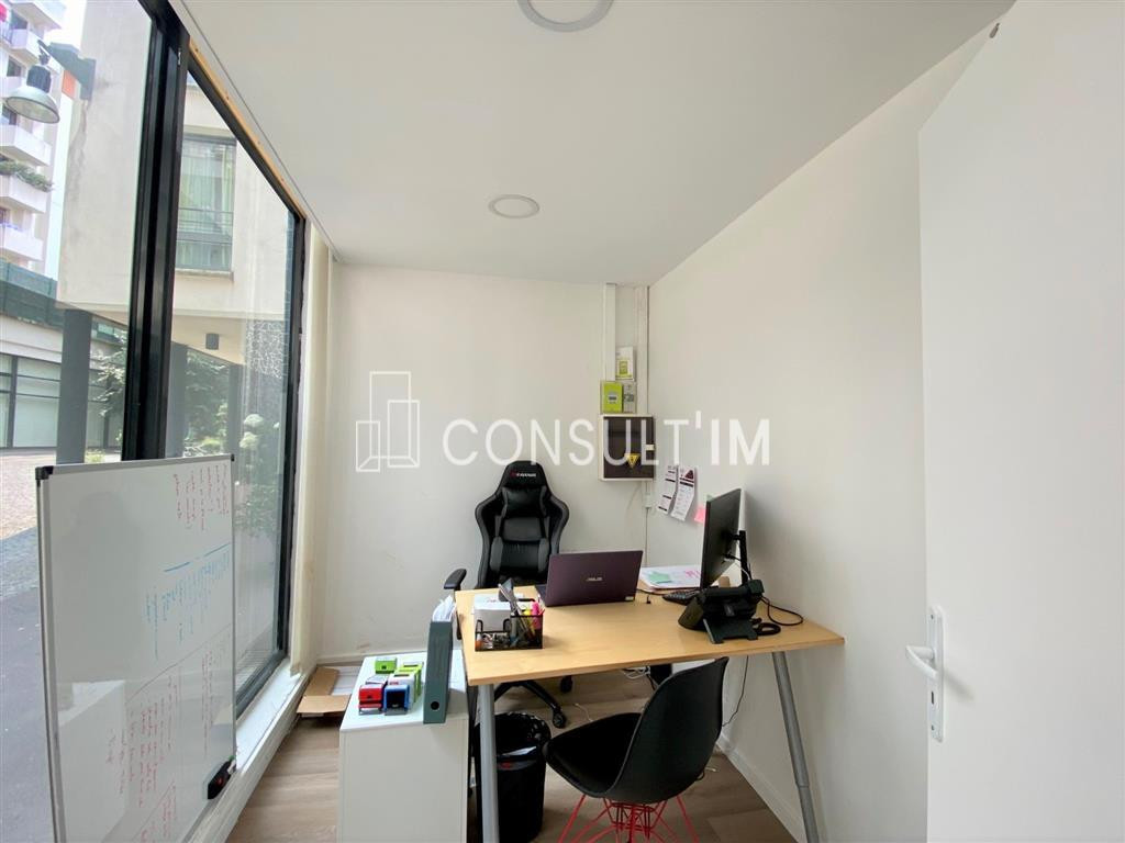 A deux pas de la Gare de Lyon, un local commercial en RDC à vendre sur cour
