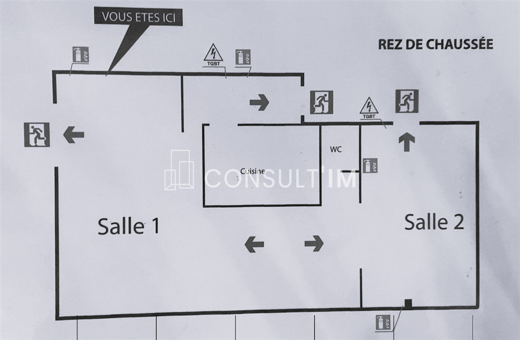 LOCATION PURE - Rue du Faubourg Saint-Martin, boutique de plain pieds
