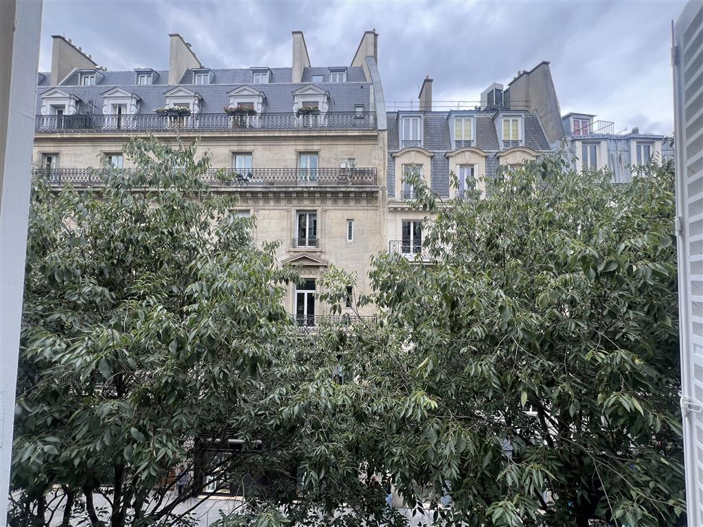 Bureaux lumineux en très bon état rue Montmartre