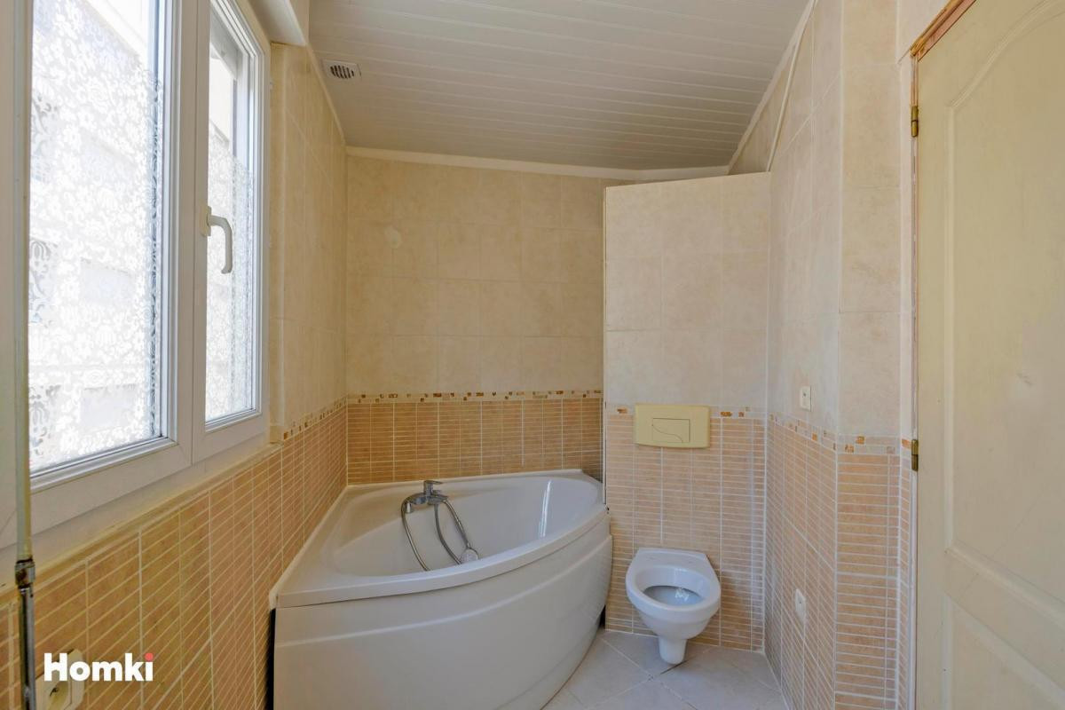 Belle opportunité Immeuble de rapport 4 Lots 202m² centre-ville de Nîmes place Severine excellente r