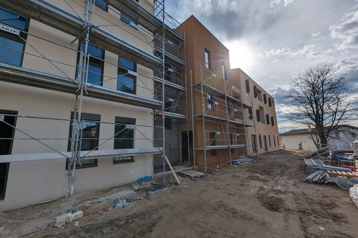 Local commercial spécialisé dans une activité de santé 77 m² à vendre – « Pôle santé » à Mornant