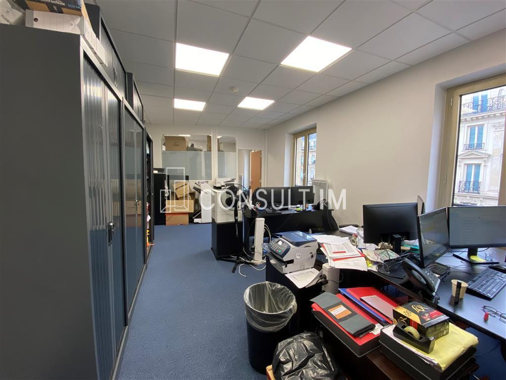 Bureaux lumineux avec balcon filant